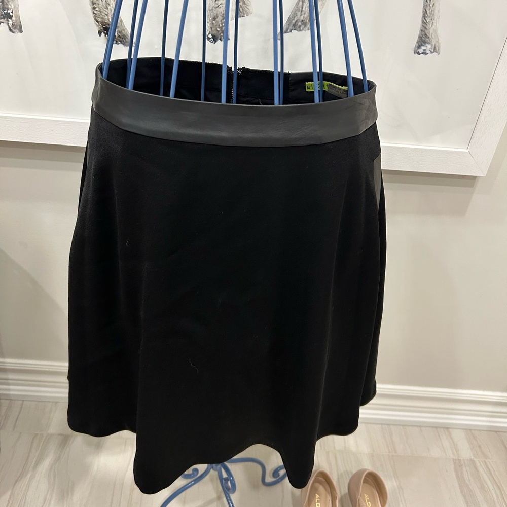 Alice & Olivia black flare skirt with real leather trim  size 6
